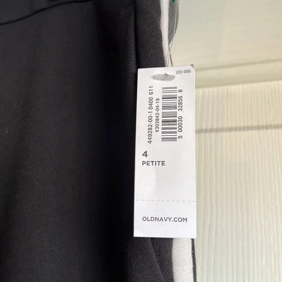 NWT Old Navy Black Jack Stripe Pull On Straight Leg pants women’s size 4P - Picture 6 of 12